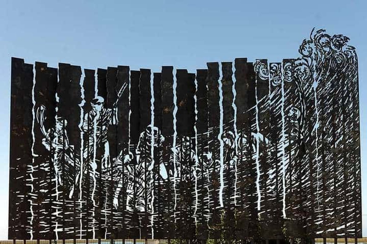 Faro Fishermen's Memorial, Portugal — work 1